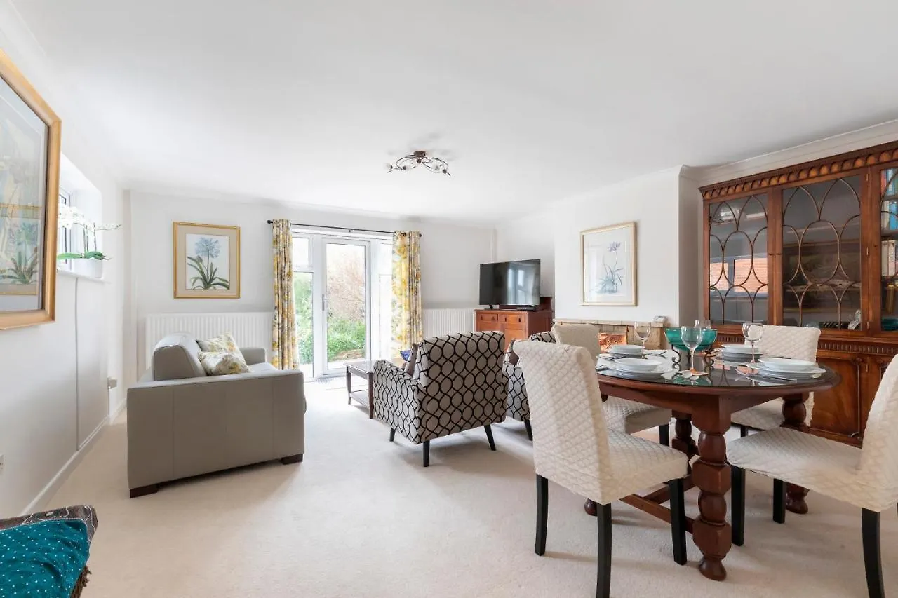 Luxury Cheltenham Home With Ev Charger - Lechampton Hills