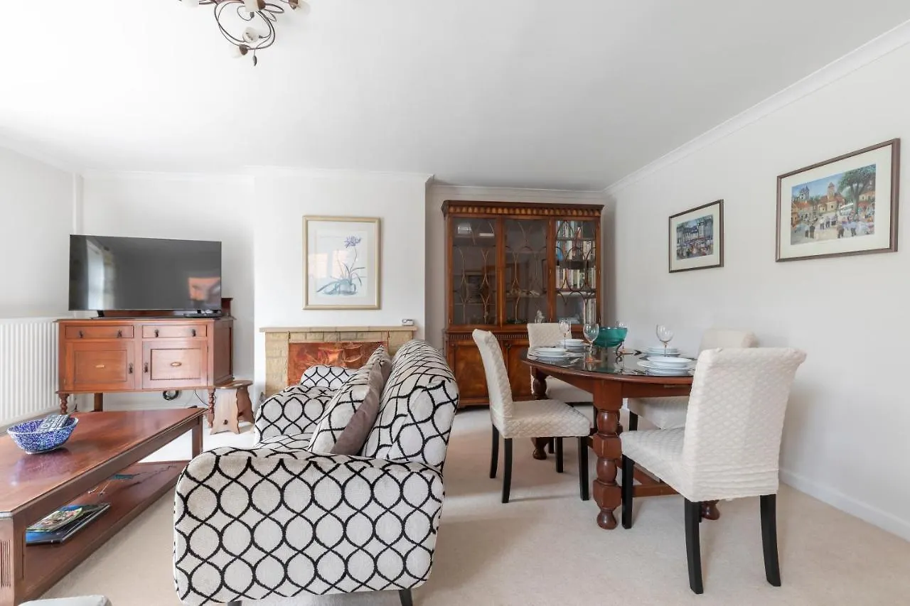 Luxury Cheltenham Home With Ev Charger - Lechampton Hills