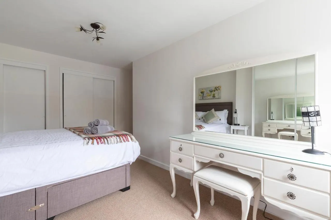 Holiday home Luxury Cheltenham Home With Ev Charger - Lechampton Hills