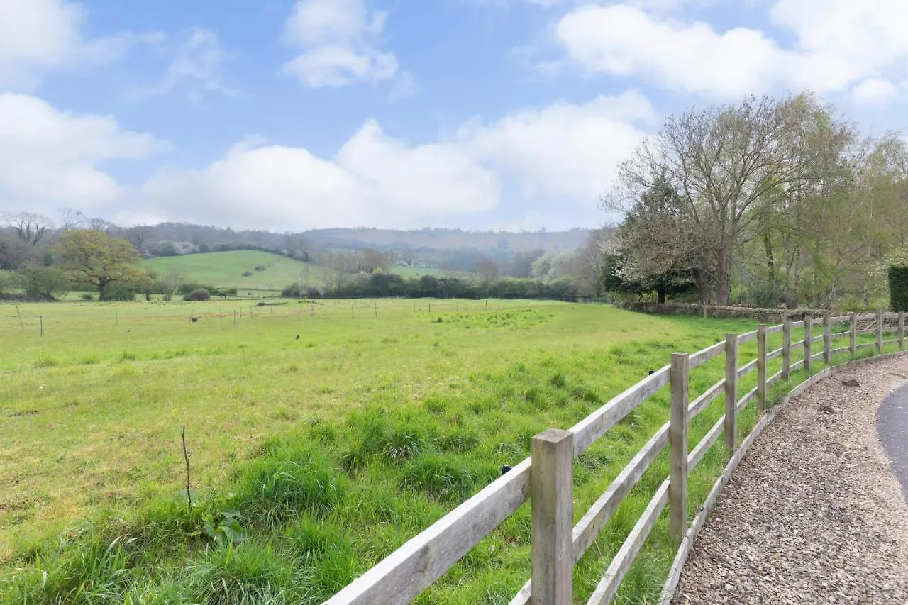 Luxury Cheltenham Home With Ev Charger - Lechampton Hills 0*,  United Kingdom