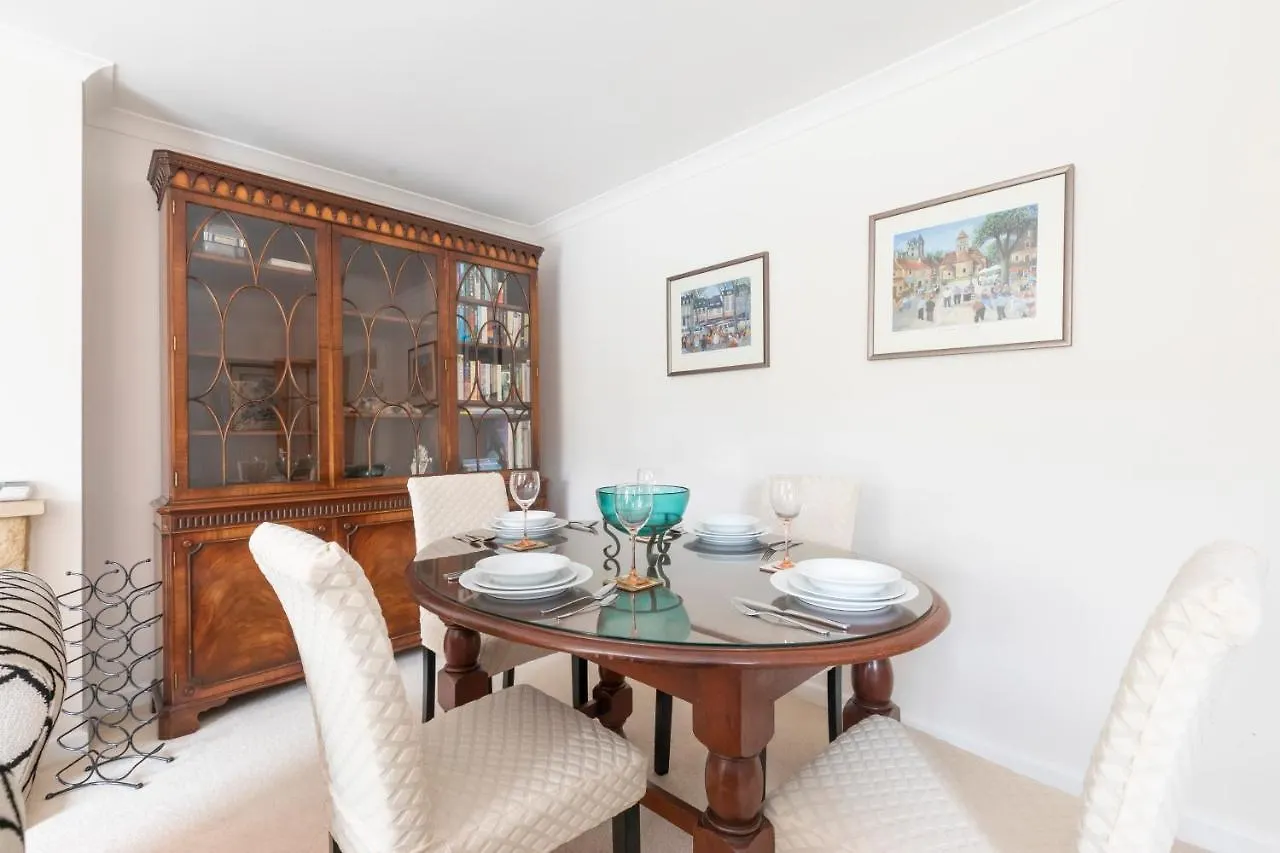 Luxury Cheltenham Home With Ev Charger - Lechampton Hills 0*,