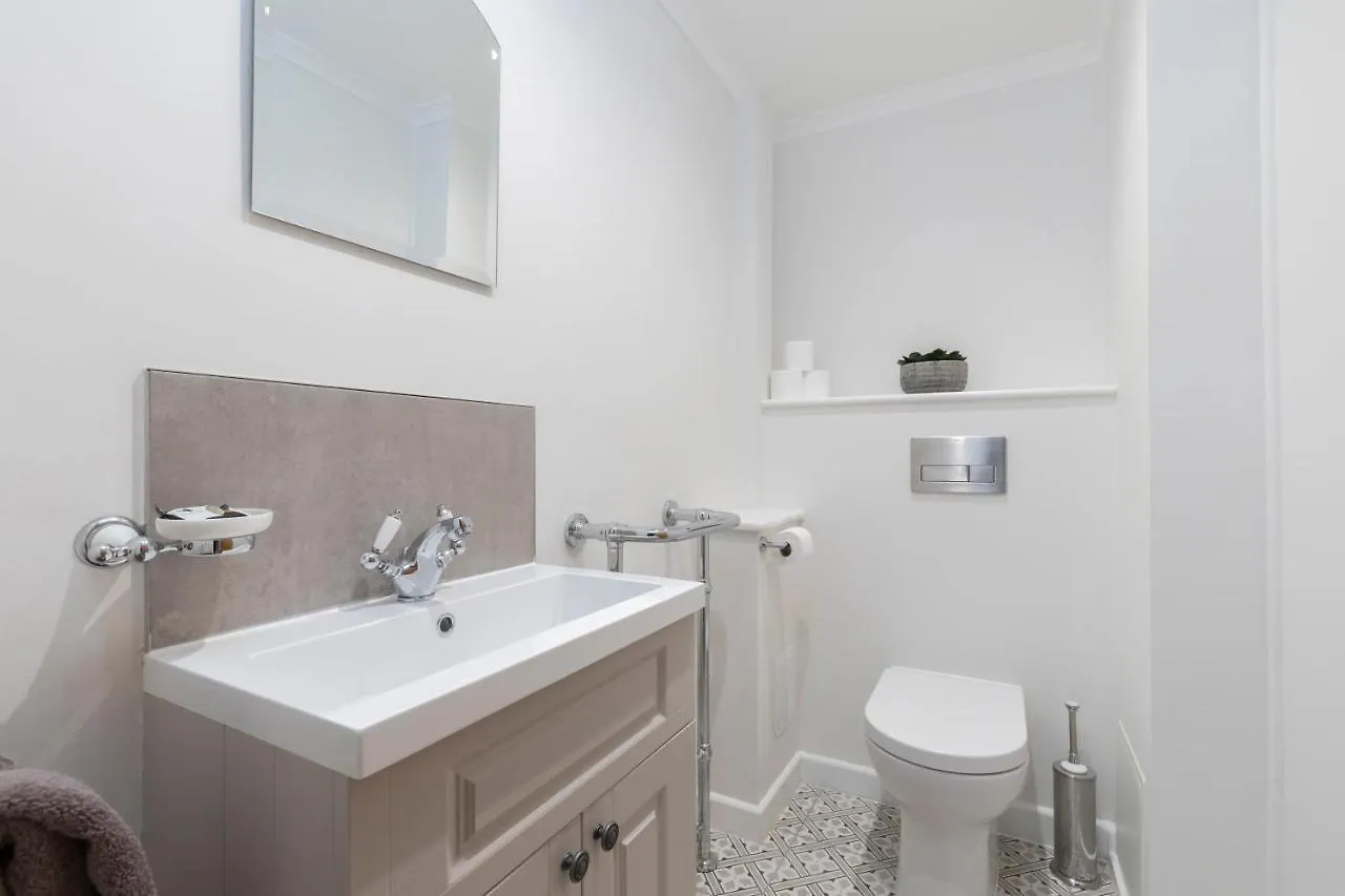 Luxury Cheltenham Home With Ev Charger - Lechampton Hills Holiday home