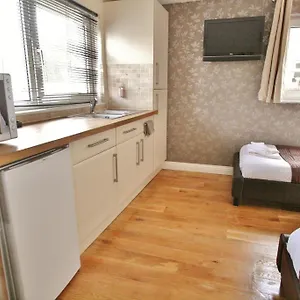 3* Aparthotel Gloucester Road By Roomsbooked - Free Parking