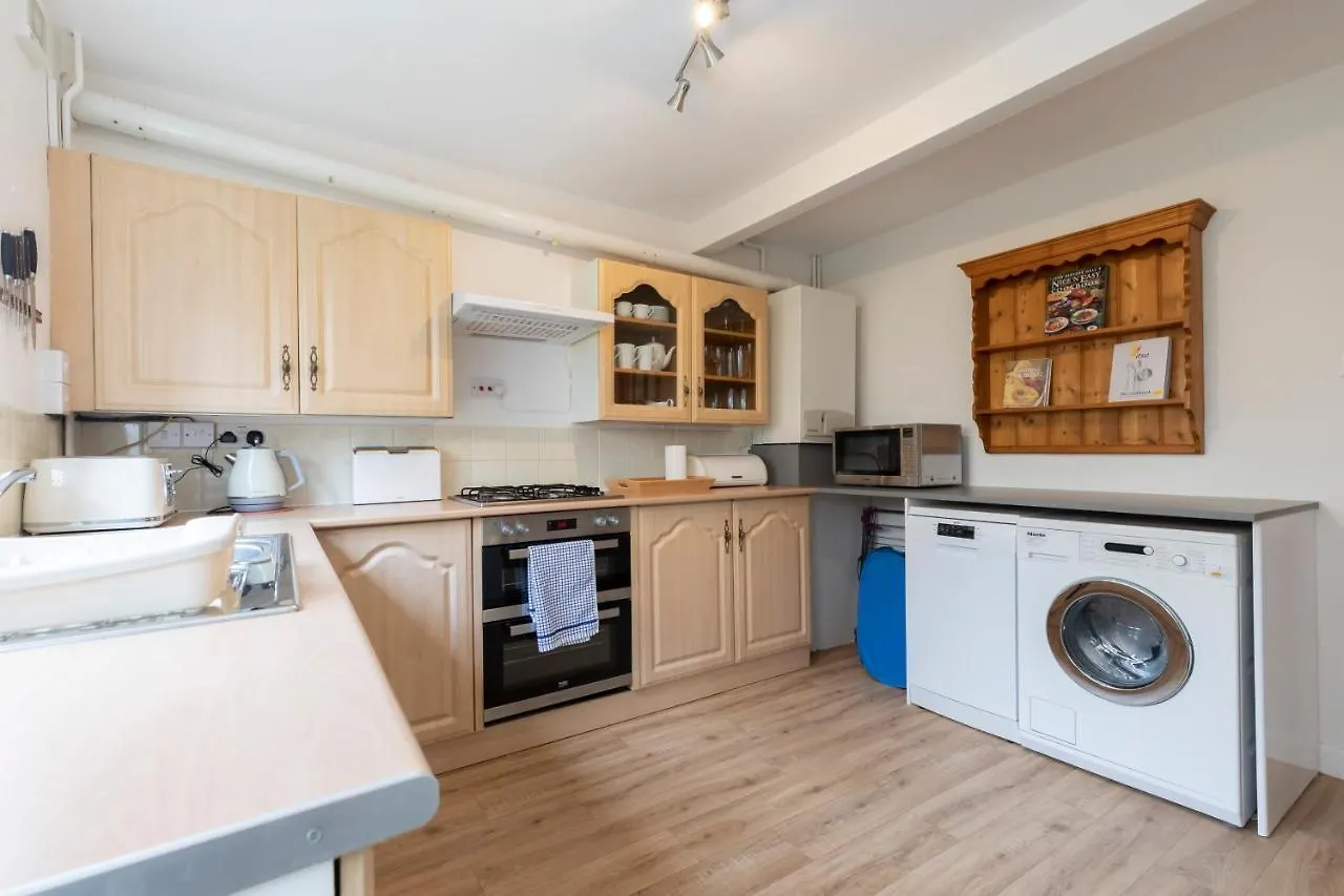 Holiday home Luxury Cheltenham Home With Ev Charger - Lechampton Hills