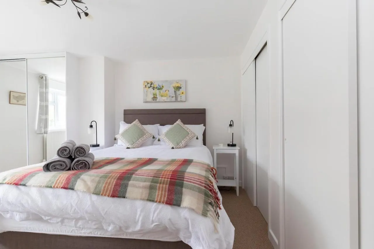 Luxury Cheltenham Home With Ev Charger - Lechampton Hills