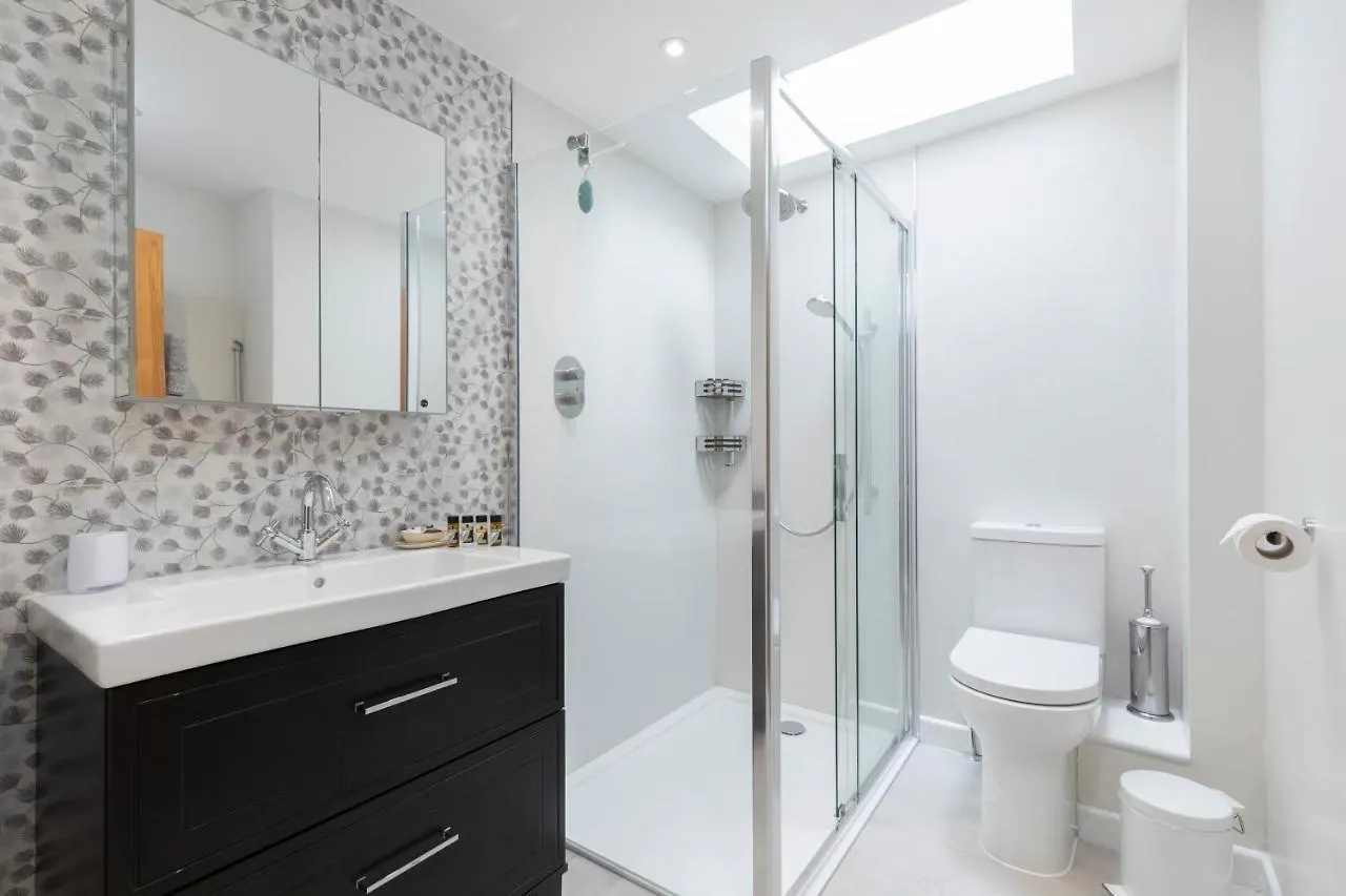 Luxury Cheltenham Home With Ev Charger - Lechampton Hills United Kingdom